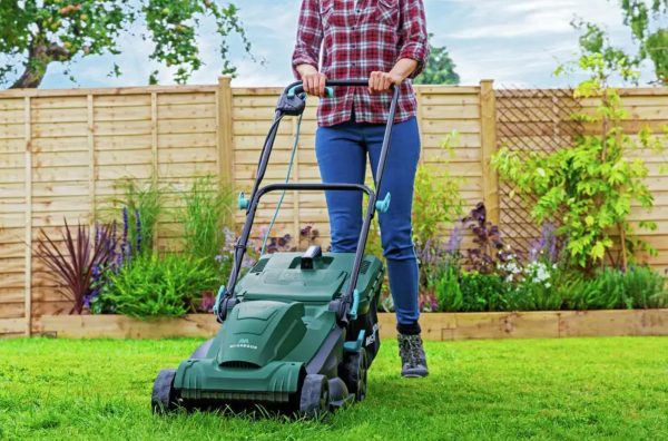 Best Electric Lawnmowers for Small Yards